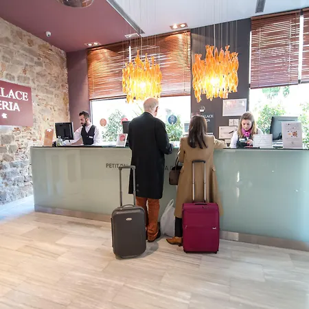 Petit Palace Boqueria Garden Hotel